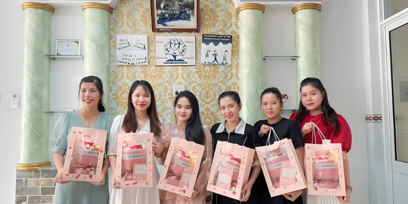 Tiêu chí chọn quà tặng 8 3 cho nhân viên nữ phù hợp